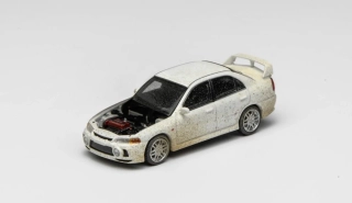 Mitsubishi Lancer Evolution IV (night version) Muddy Version Base Rally 1999 white 1:64 Motorhelix