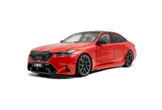 BMW M5 2025 fire red 1:18 Solido