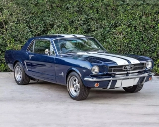 Ford Mustang Coupe 1966 blue metallic 1:18 Norev