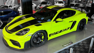 Porsche 718 Cayman GT4 RS with Weissach Package 2024 acid green 1:43 Solido