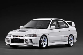 Mitsubishi Lancer Evolution IV CN9A white 1:18 Ignition Model