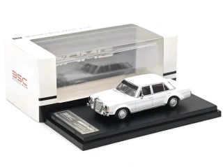 Mercedes-Benz BSC 300SEL white 1:64 Street Weapon