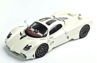 Pagani Utopia pearl white 1:18 LCD Model