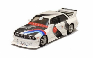 BMW LTO E30 white/blue/red 1:64 Street Weapon