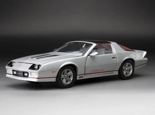 Chevrolet Camaro IROC 1985 silver 1:18 Sun Star