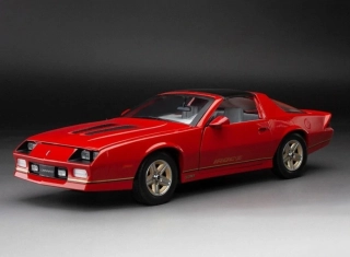 Chevrolet Camaro IROC 1985 red 1:18 Sun Star