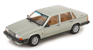 Volvo 760 1985 light green metallic 1:18 Triple9 Collection