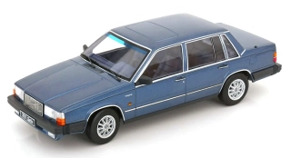 Volvo 760 1985 blue metallic 1:18 Triple9 Collection