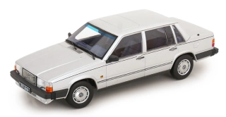 Volvo 760 1985 silver metallic 1:18 Triple9 Collection