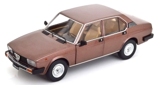 Alfa Romeo Alfetta 2000 TD Turbo Diesel 1979 luci di bosco met 524 1:18 Mitica