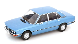 BMW 5er E12 1973 light blue 1:18 MCG 