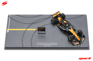 McLaren MCL39 #4 L.Norris 3rd Abu Dhabi GP 2025 F1 Driver's World Champion 2025 with Bigger Base & Tyre Marks & Pit Board 1:43 Spark