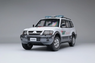 Mitsubishi Pajero V73 Beijing Red Cross Rescue Service Center 1:18 Sun Star