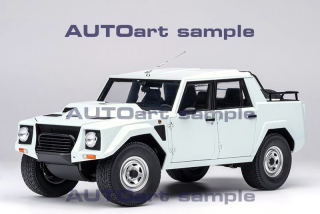Lamborghini LM002 white 1:18 AUTOart