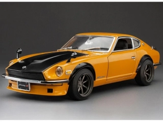 Datsun Fairlady Z S30 RHD 1970 orange/carbon 1:18 Sun Star