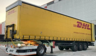 Tarpaulin Trailer DHL 1:24 Solido