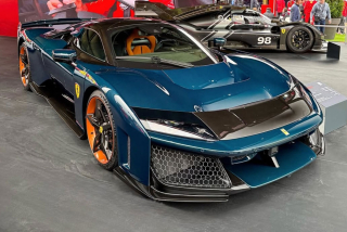Ferrari F80 Full Blue Carbon 1:18 MR Collection