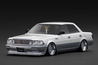 Toyota Crown Royal Saloon G 130 pearl white/silver 1:18 Ignition Model