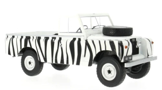 Land Rover Series II 109 1959 white/black 1:18 MCG Modelcar Group