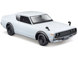 Nissan Skyline 2000 GT-R (KPGC110) 1973 white 1:24 Maisto