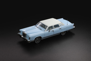 Lincoln Continental 1979 light blue/white 1:64 SunStar