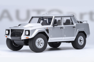 Lamborghini LM002 silver metallic 1:18 AUTOart
