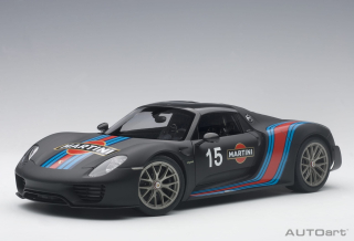 Porsche 918 Spyder 2013 Weissach Package black /Martini 1:18 AUTOart