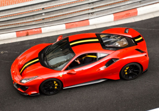 Ferrari 488 PISTA Rosso Corsa with yellow stripe 1:43 B.B.R.