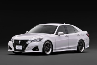 Toyota Crown Athlete S GRS214 pearl white 1:18 Ignition Model