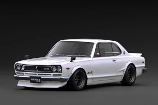 Nissan Skyline 2000 GT-R white 1:18 Ignition Model