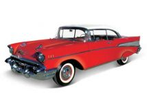 Chevrolet Bel Air Coupe 1957 red/white 1:18 Maisto