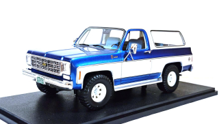 Chevrolet Blazer K5 4x4 1978 blue/white 1:18 Cult Scale Models