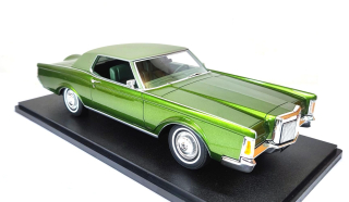 Lincoln Continental MKIII 1971 green metallic 1:18 Cult Scale Models