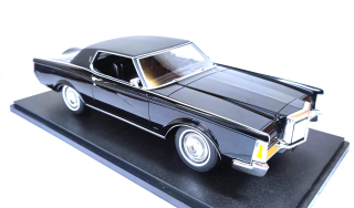Lincoln Continental MKIII 1971 black 1:18 Cult Scale Models