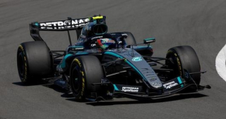 Mercedes-AMG Petronas F1 Team W17 #12 K.Antonelli Winner Chinese GP 2026 with Bigger Base Plate & Pit Board 1:43 Spark
