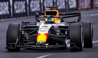 Visa Cash App Racing Bulls F1 Team VCARB 03 #41 A.Lindblad 8th Australian GP 2026 with Pit Board 1:43 Spark