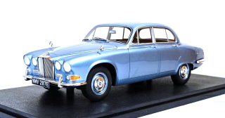 Jaguar 420 1967 Opalescent silver blue metallic 1:18 Cult Scale Models