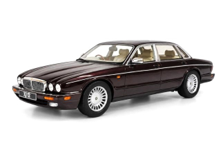 Jaguar XJ6 Sovereign X300 1995 red 1:18 Cult Scale Models