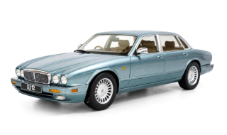 Jaguar XJ6 Sovereign X300 1995 ice blue 1:18 Cult Scale Models
