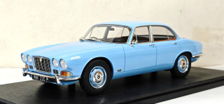 Jaguar XJ6 4.2L MKI 1968 light blue 1:18 Cult Scale Models