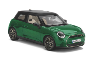 Mini Cooper SE 2023 British racing green 1:18 Minichamps