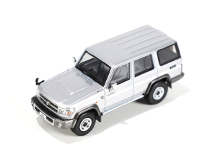 Toyota Land Cruiser LC76 1994 silver 1:64 Massdi