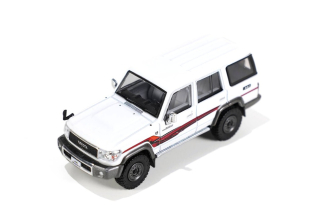 Toyota Land Cruiser LC76 1994 white 1:64 Massdi