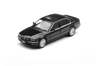BMW 750IL (E38) 1999 black sapphire 1:64 Mini GT