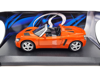 Opel Speedster 2000 1:18 Maisto