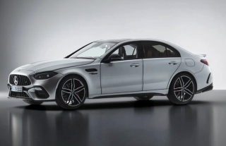 Mercedes-AMG C 63 S E Performance hightech silver 1:18 NZG