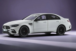 Mercedes-AMG C 63 S E Performance opalith white 1:18 NZG