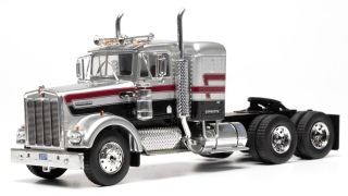 Kenworth W925 Tractor Truck 3-Assi 1976 silver/red/black 1:43 Ixo Models