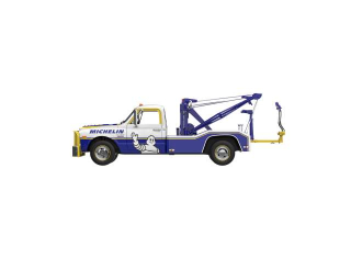 Chevrolet C-30 Dually Wrecker Michelin Service Center with Michelin Figure 1969 white/blue 1:18 GreenLight