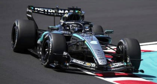 Mercedes-AMG W17 Petronas F1 Team #63 G.Russell 4th Japanese GP 2026 with Pilot Figure 1:43 Spark